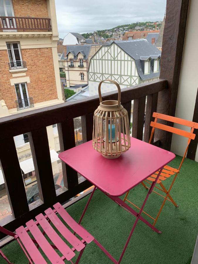 Duplex Au Coeur De Deauville Avec Vue Imprenable Et Parking Prive Bagian luar foto