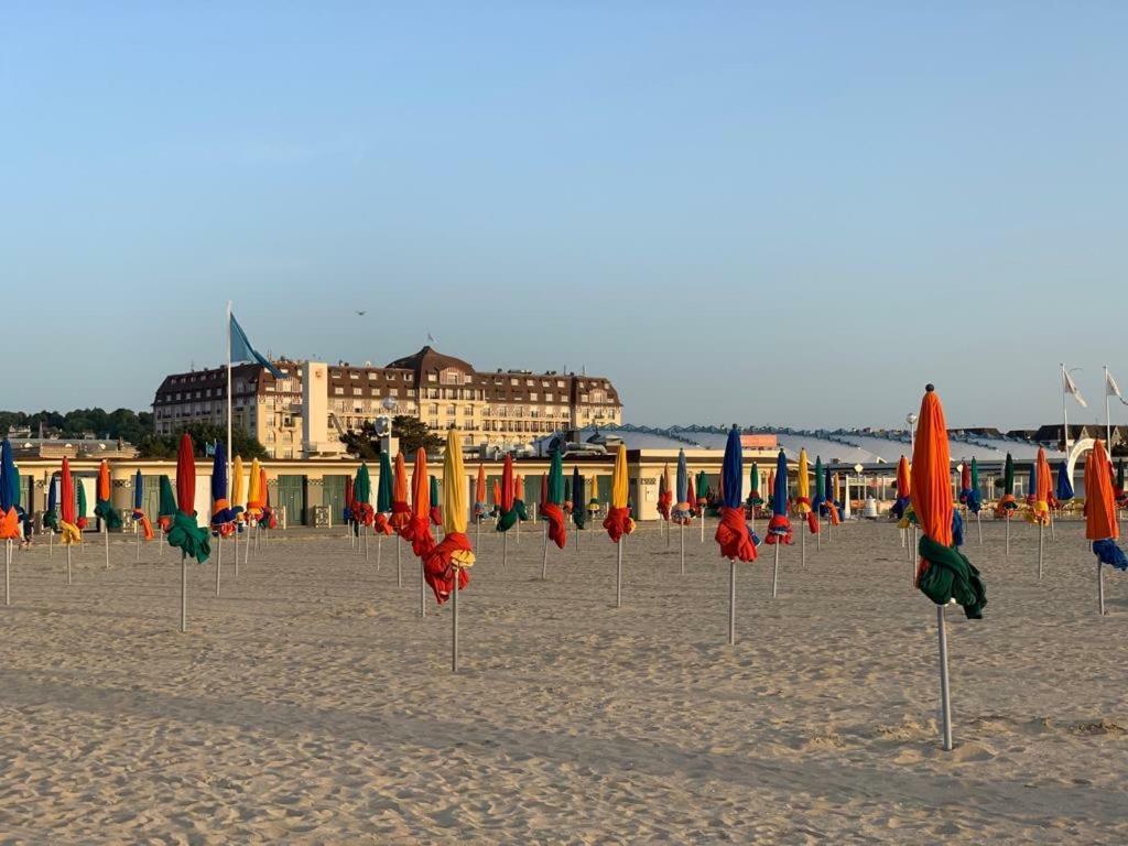 Duplex Au Coeur De Deauville Avec Vue Imprenable Et Parking Prive Bagian luar foto
