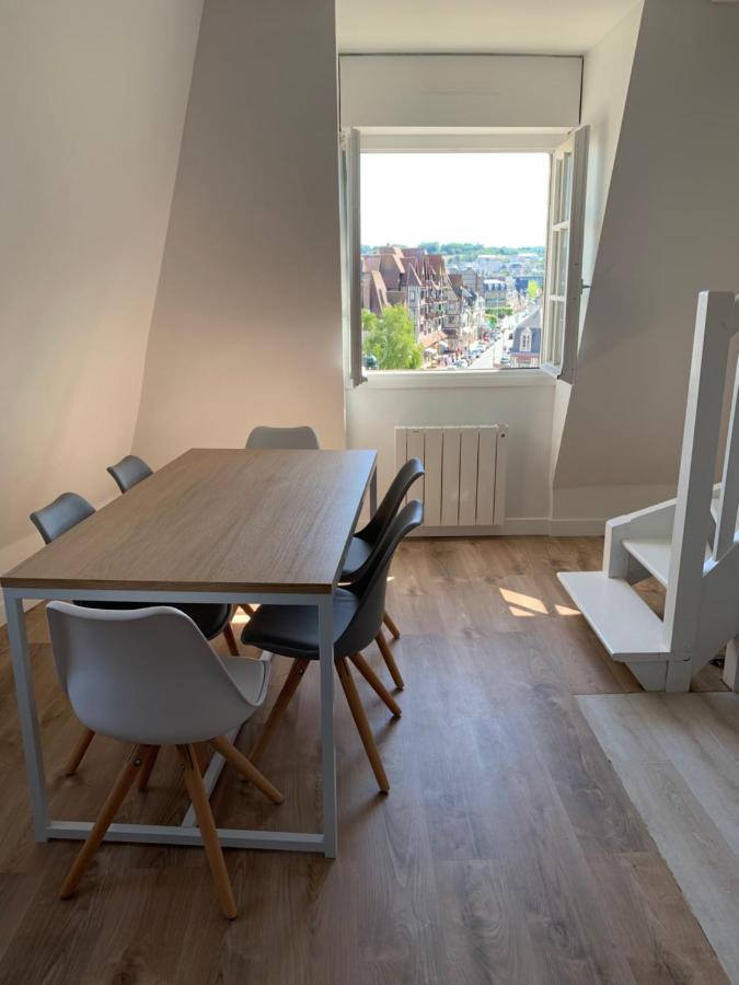 Duplex Au Coeur De Deauville Avec Vue Imprenable Et Parking Prive Bagian luar foto